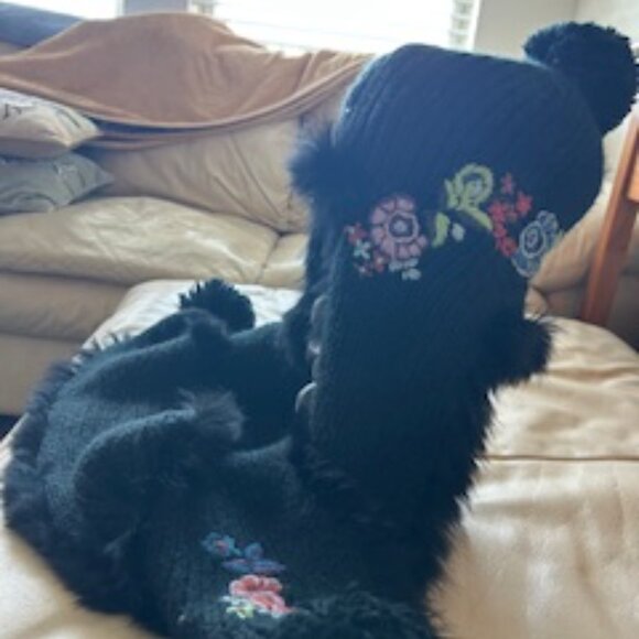 Betsey Johnson Black knit embroidered Hat/Scarf - Picture 5 of 5